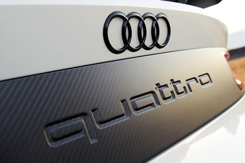 Audi R8 với hệ dẫn động 4WD Quattro biểu tượng cho hiệu suất cao và độ bám đường tối ưu