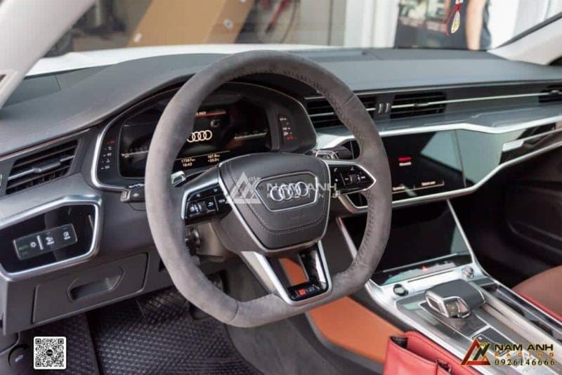 Nội thất Alcantara cao cấp trên xe Audi RS