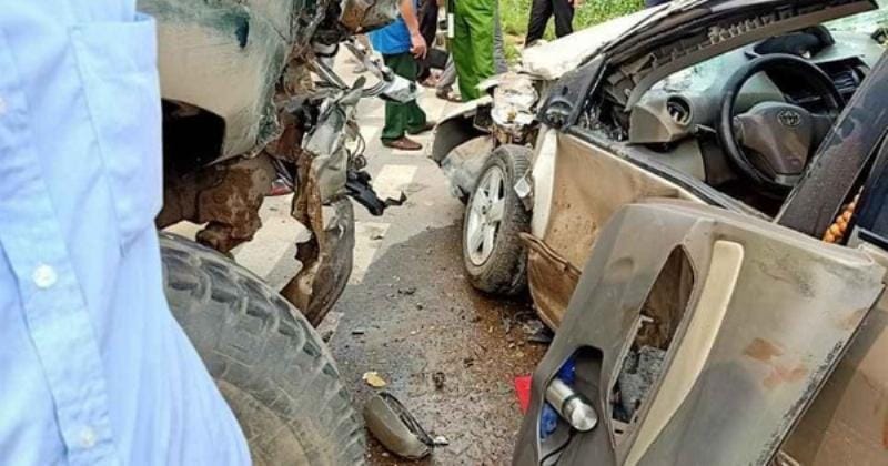 Ba đờ sốc xe ô tô bị hư hỏng nặng sau tai nạn