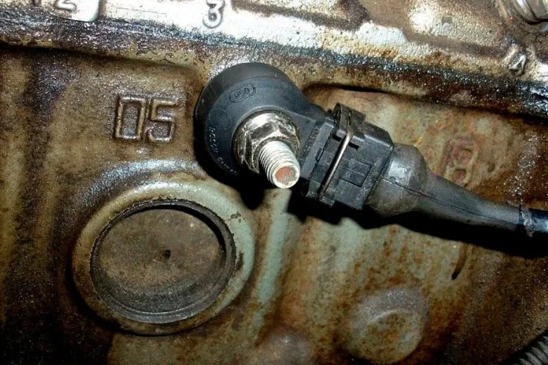 Bang dieu khien xe Chevy Cruze hien thi den check engine bao ma loi P0325