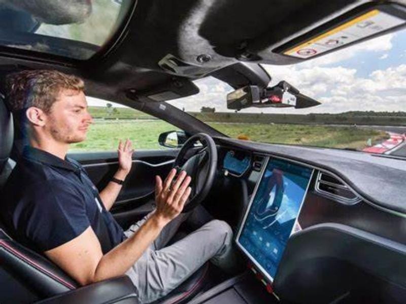 Vi tri cac cam bien radar va camera cua he thong ACC tren o to