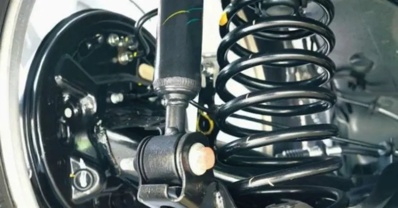 Cấu tạo chi tiết của bộ giảm xóc ô tô, bao gồm lò xo, piston và xi lanh