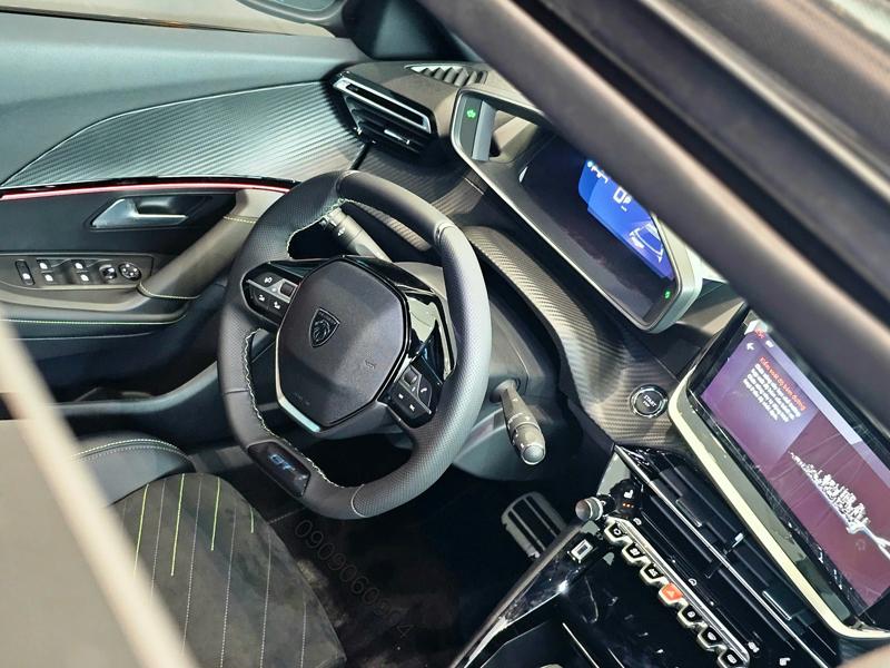 Chất liệu Alcantara cao cấp được sử dụng phổ biến trong nội thất ô tô