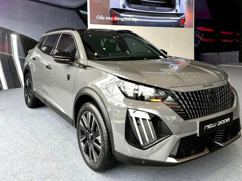 Dây chuyền Alcantara với họa tiết tinh tế và sang trọng