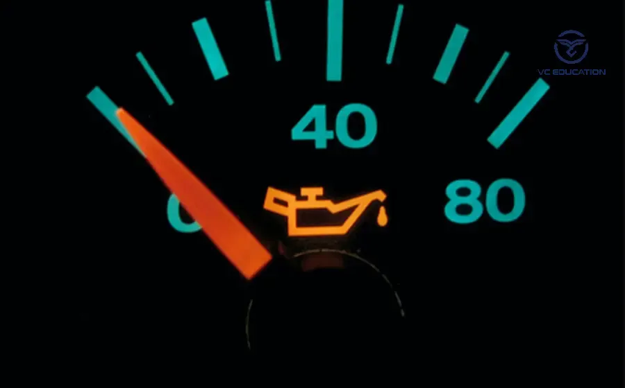 Đèn báo áp suất dầu trên bảng đồng hồ xe ô tô, dấu hiệu nhận biết mã lỗi P0528