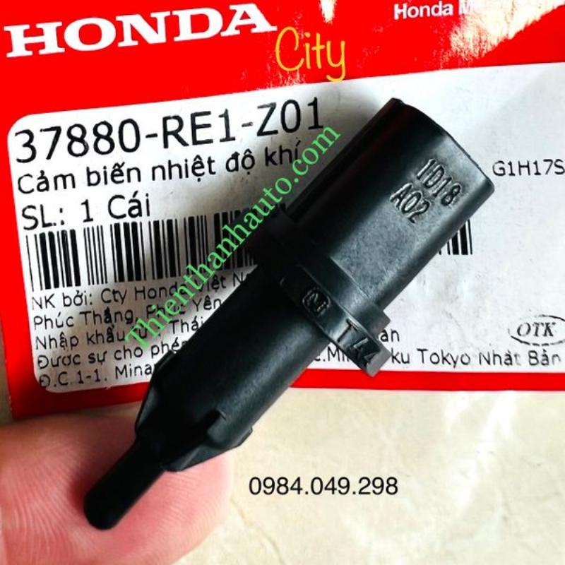 Đèn Check Engine bật sáng cảnh báo mã lỗi P0111 trên bảng táp lô ô tô
