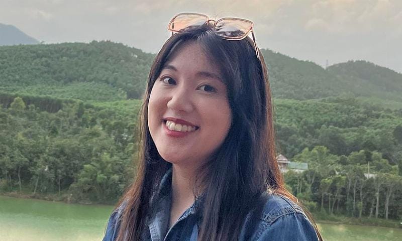 Hình ảnh bảng đồng hồ tốc độ ô tô hiển thị cả đơn vị km/h và mph, minh họa sự khác biệt giữa các đơn vị đo lường phổ biến trên xe hơi