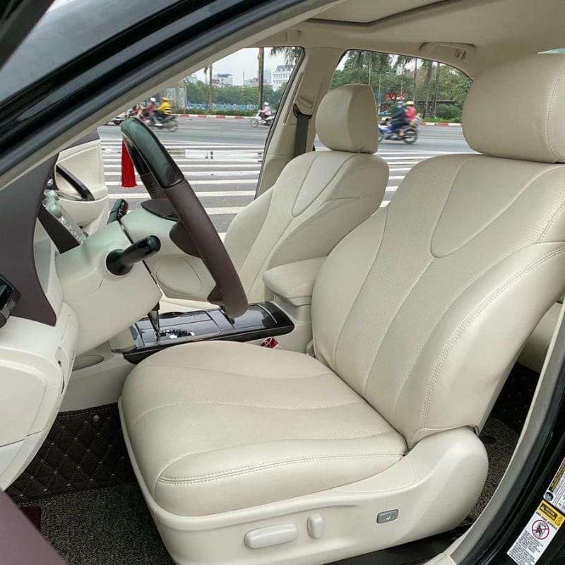 Ghế bọc da Alcantara có độ thoáng khí cao, phù hợp với khí hậu nóng ẩm