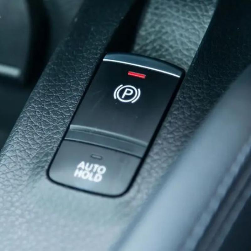 Hệ thống Auto Hold giữ phanh tự động giúp xe đứng yên thoải mái
