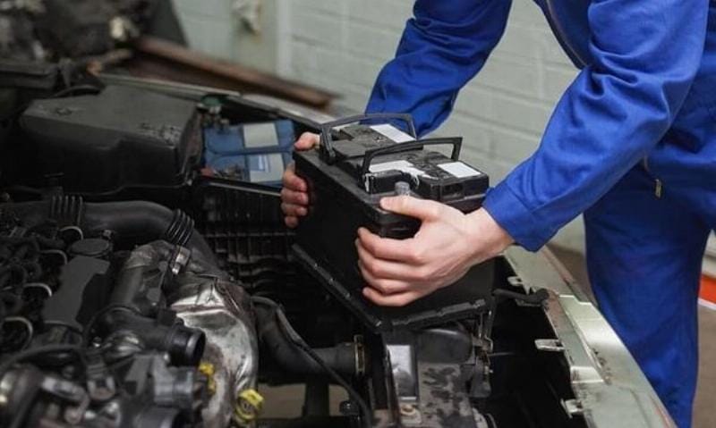 Kiểm tra và bảo dưỡng ắc quy ô tô định kỳ
