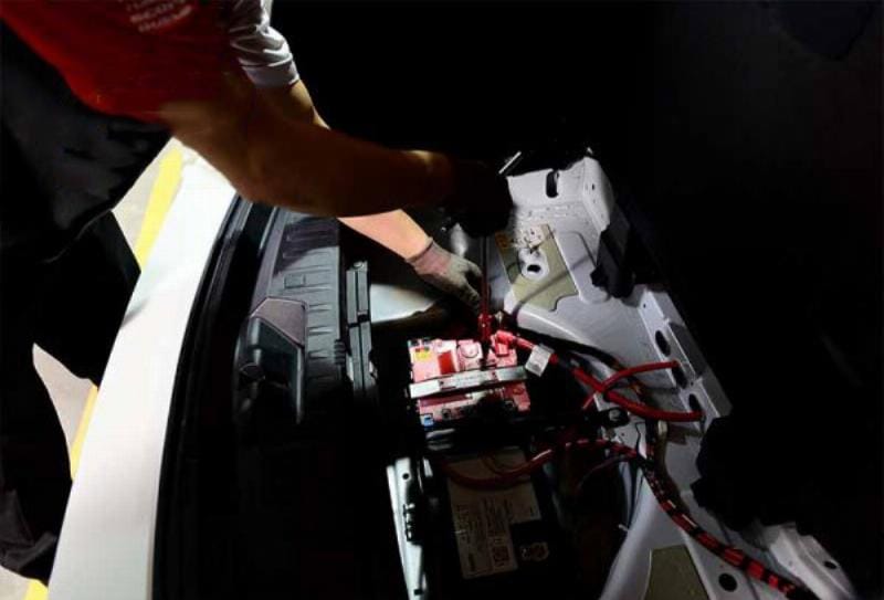 Kiểm tra điện áp ắc quy ô tô định kỳ