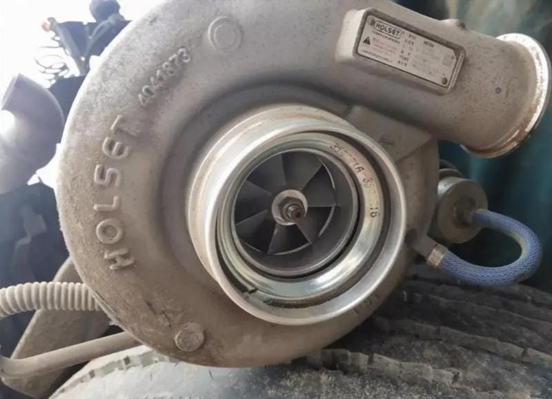 Kiểm tra van turbo Ford, đảm bảo hoạt động chính xác và không bị kẹt, rò rỉ