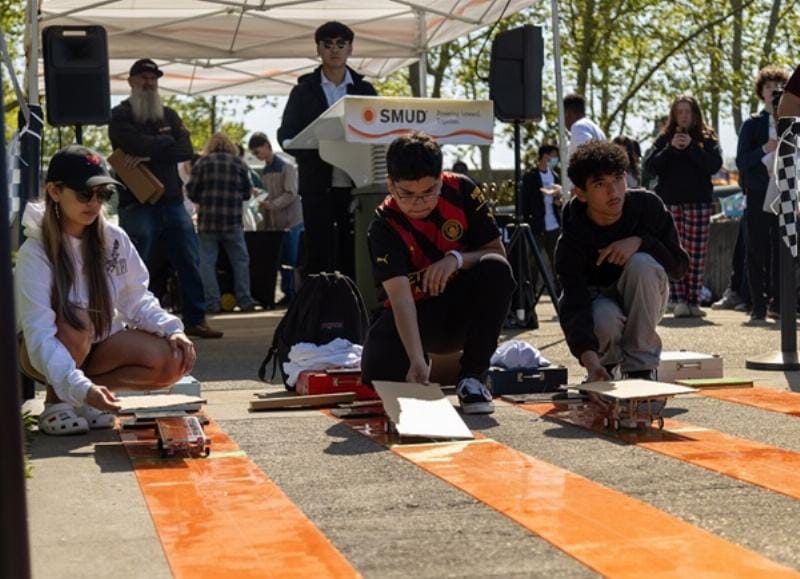 Kỹ sư ô tô tư vấn về pin mặt trời