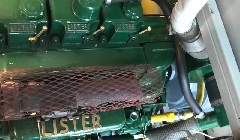 Van PCV bị tắc nghẽn trên xe Mercedes, ảnh hưởng đến hệ thống thông gió hộp trục khuỷu