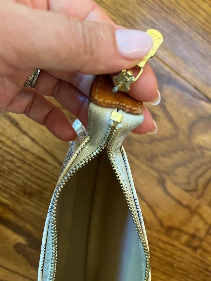 nhan vien auto speedy tu van ba do soc cho khach hang