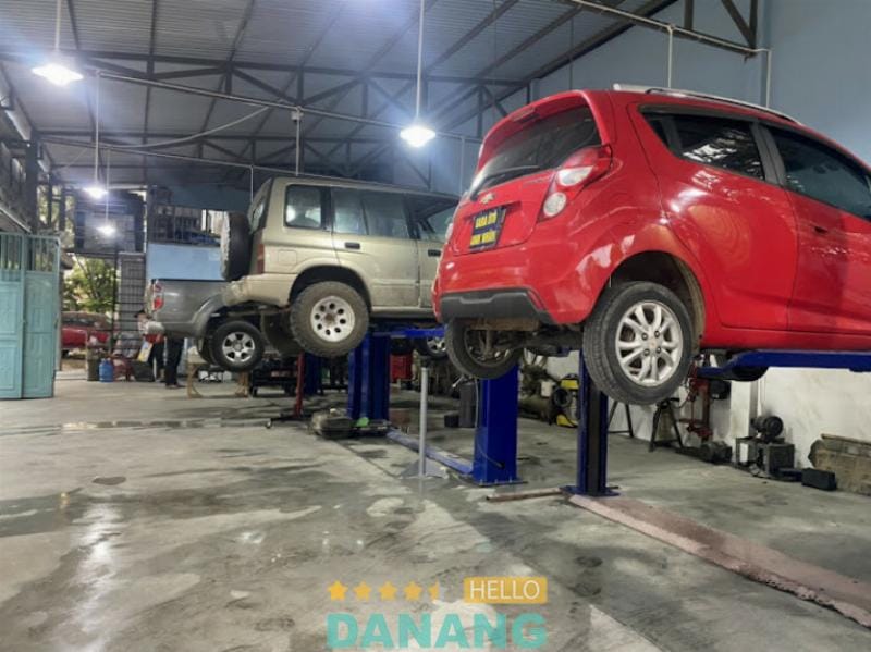 ky thuat vien garage auto speedy kiem tra va sua chua bo bien mo thuy luc