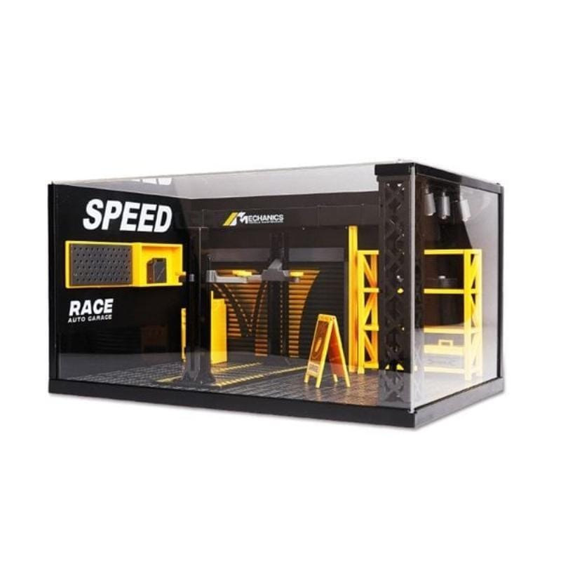 Các loại phụ kiện ô tô được trưng bày tại cửa hàng hoặc gara