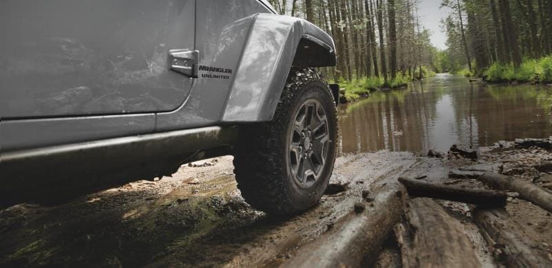 xe 4wd vuot dia hinh