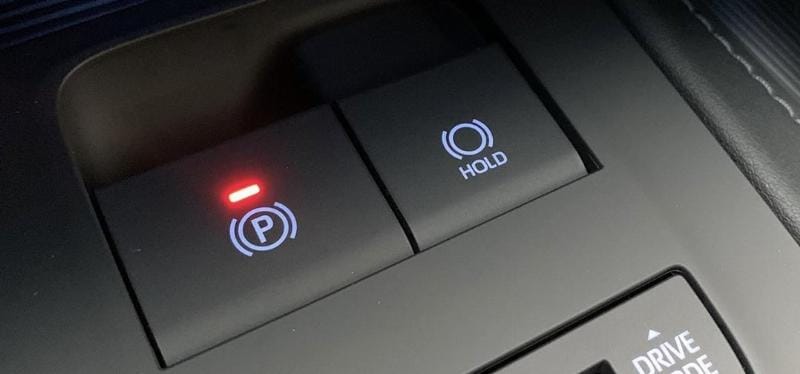 noi-that-xe-hoi-hien-dai-voi-tinh-nang-auto-hold-de-dang-su-dung-va-tien-loi