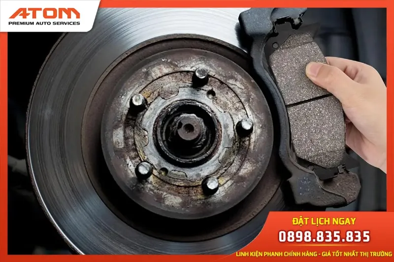 Các yếu tố ảnh hưởng đến tuổi thọ má phanh ô tô
