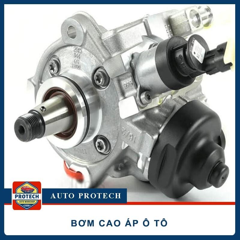 Bơm cao áp hoạt động trong động cơ ô tô, tạo áp suất cao cho nhiên liệu