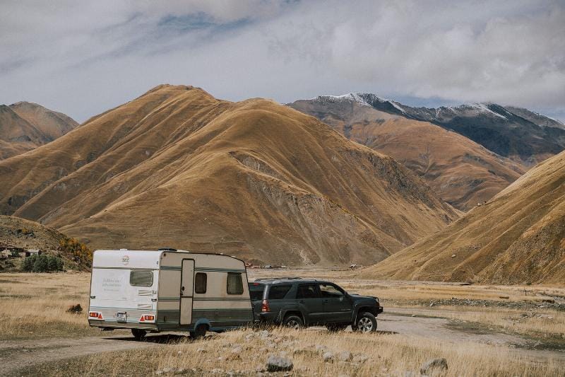 Chuẩn bị nhiên liệu dự trữ cho ô tô khi đi đến vùng hẻo lánh