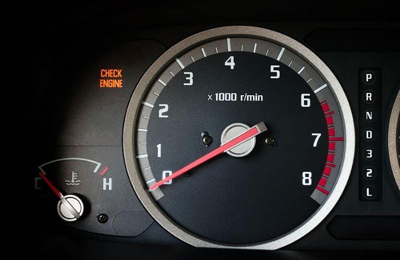 Hinh anh den bao check engine sang do bobin danh lua hong
