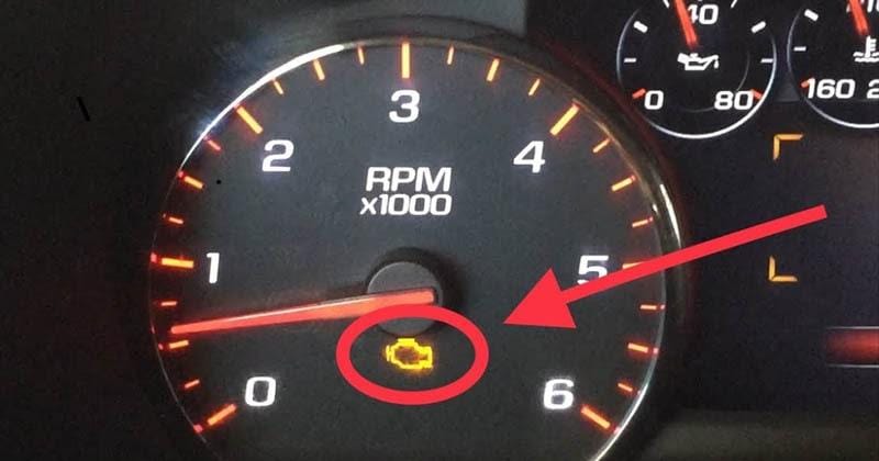 Đèn báo lỗi động cơ (Check Engine) sáng do bobin đánh lửa bị hỏng