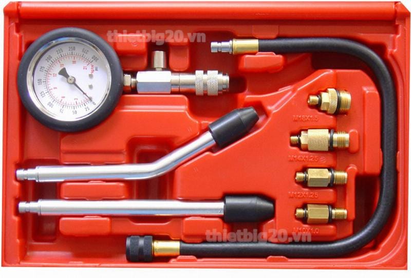 Sử dụng đồng hồ đo áp suất nhiên liệu để kiểm tra hoạt động của bơm xăng