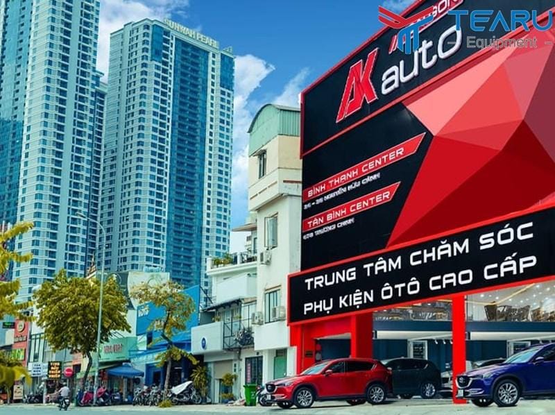 Khu vực dịch vụ chuyên nghiệp của Garage Auto Speedy, sẵn sàng chăm sóc chiếc xe của bạn.