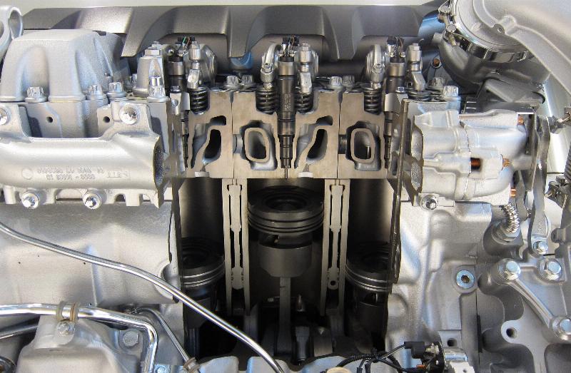 Cấu tạo hệ thống phun Common Rail trên động cơ diesel hiện đại, bao gồm bơm cao áp, ống Rail và kim phun.