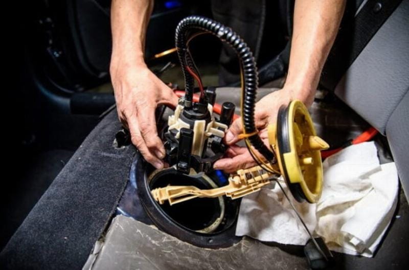 Kiểm tra áp suất bơm xăng ô tô để đánh giá hiệu quả hoạt động