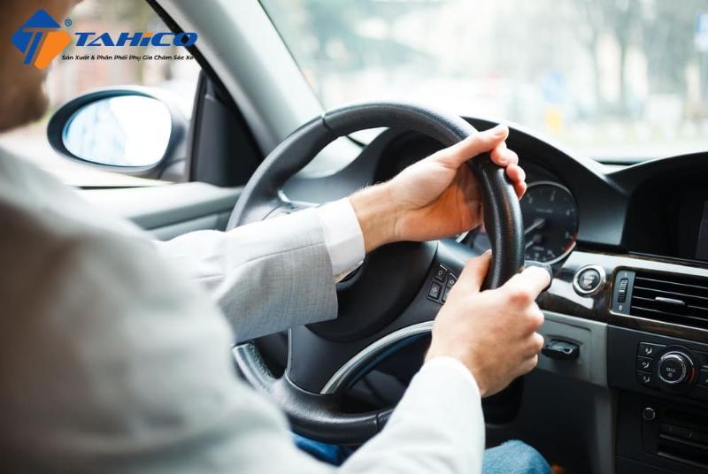 Kiểm tra bót lái ô tô bị lệch vô lăng