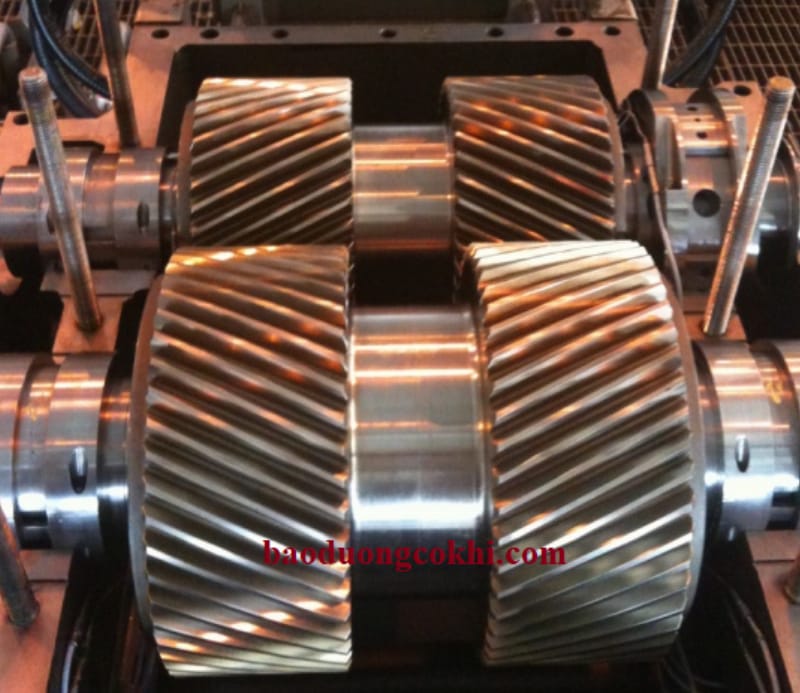 Kiểm tra vết ăn khớp bánh răng vi sai sau khi canh độ rơ