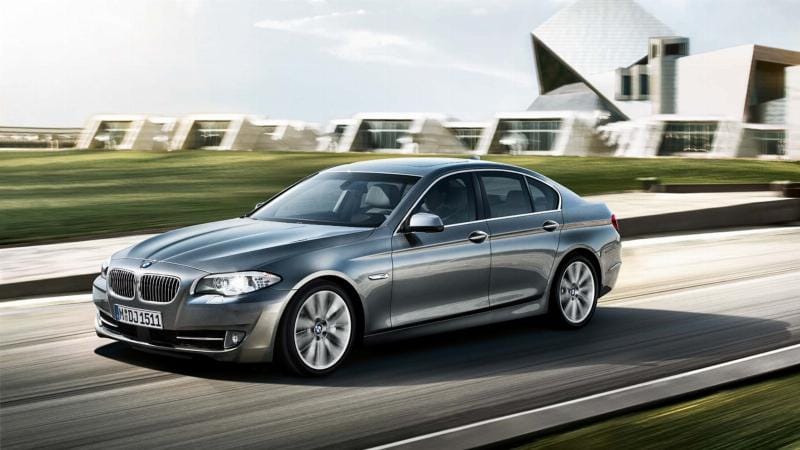 Hình ảnh minh họa các nguyên nhân gây hư hỏng bobin đánh lửa như nhiệt độ cao, độ ẩm, bugi mòn, minh họa nguyên nhân hu bobin danh lua o to can luu y.