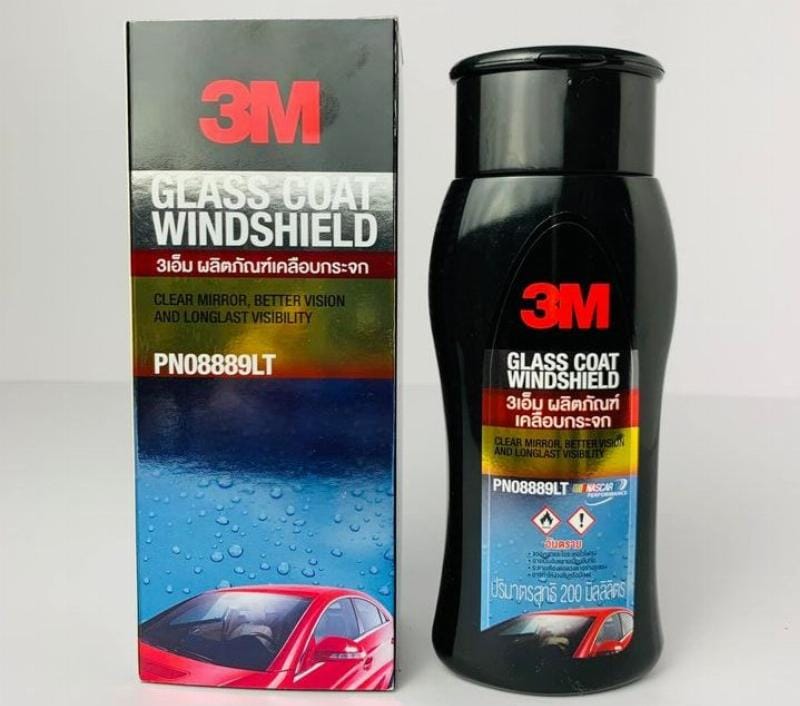 Nước rửa kính mùa hè có khả năng làm sạch các vết bẩn cứng đầu như xác côn trùng và nhựa cây