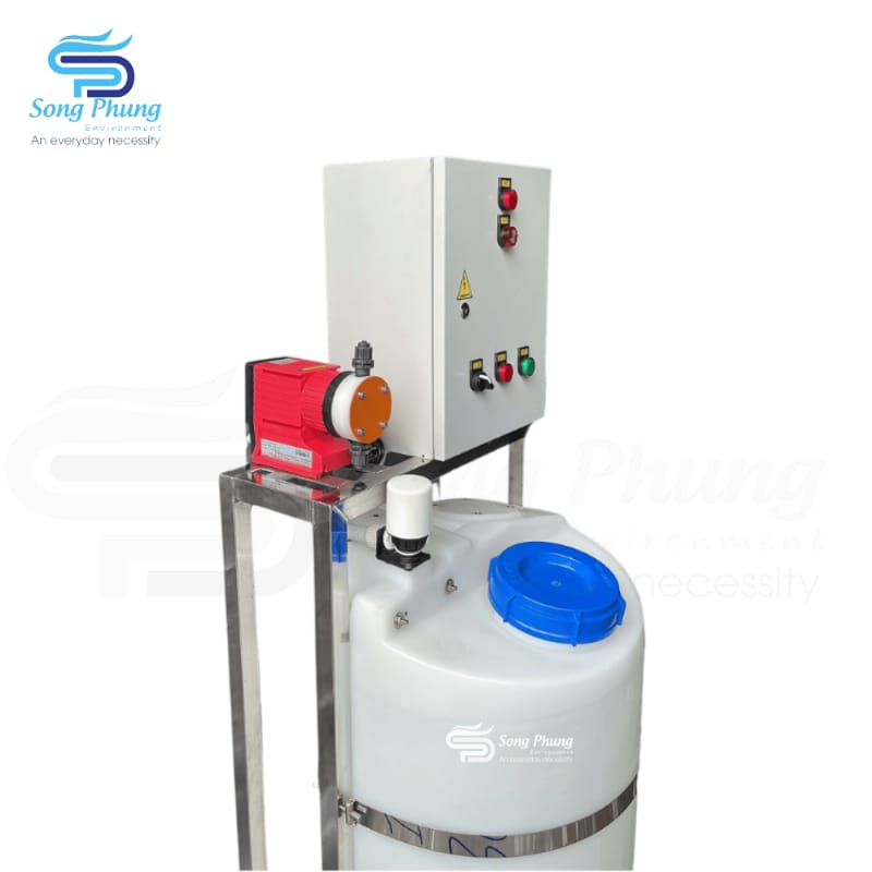 Hệ thống ống PE được lắp đặt hoàn chỉnh, kết nối với bơm và các thiết bị khác