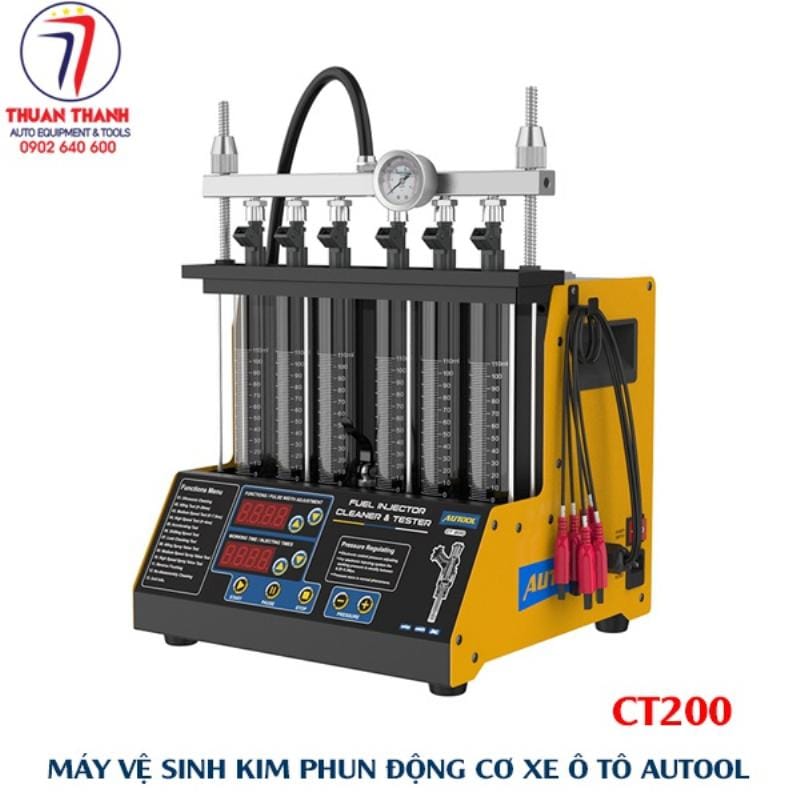 Thợ máy Garage Auto Speedy thay lọc nhiên liệu chuyên nghiệp