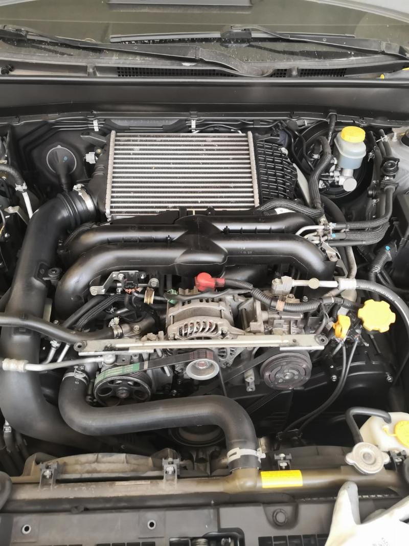 thợ sửa chữa bơm trợ lực lái