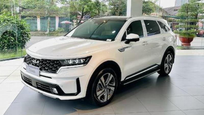 Hình ảnh xe ô tô được trang bị body kit thể thao bắt mắt, thay đổi diện mạo xe.